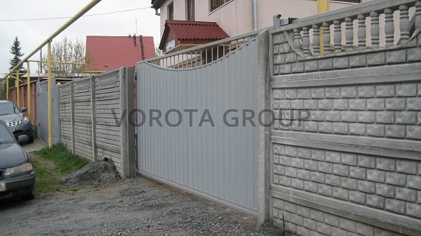 Подвесные откатные ворота Alutech серые 2100x2500